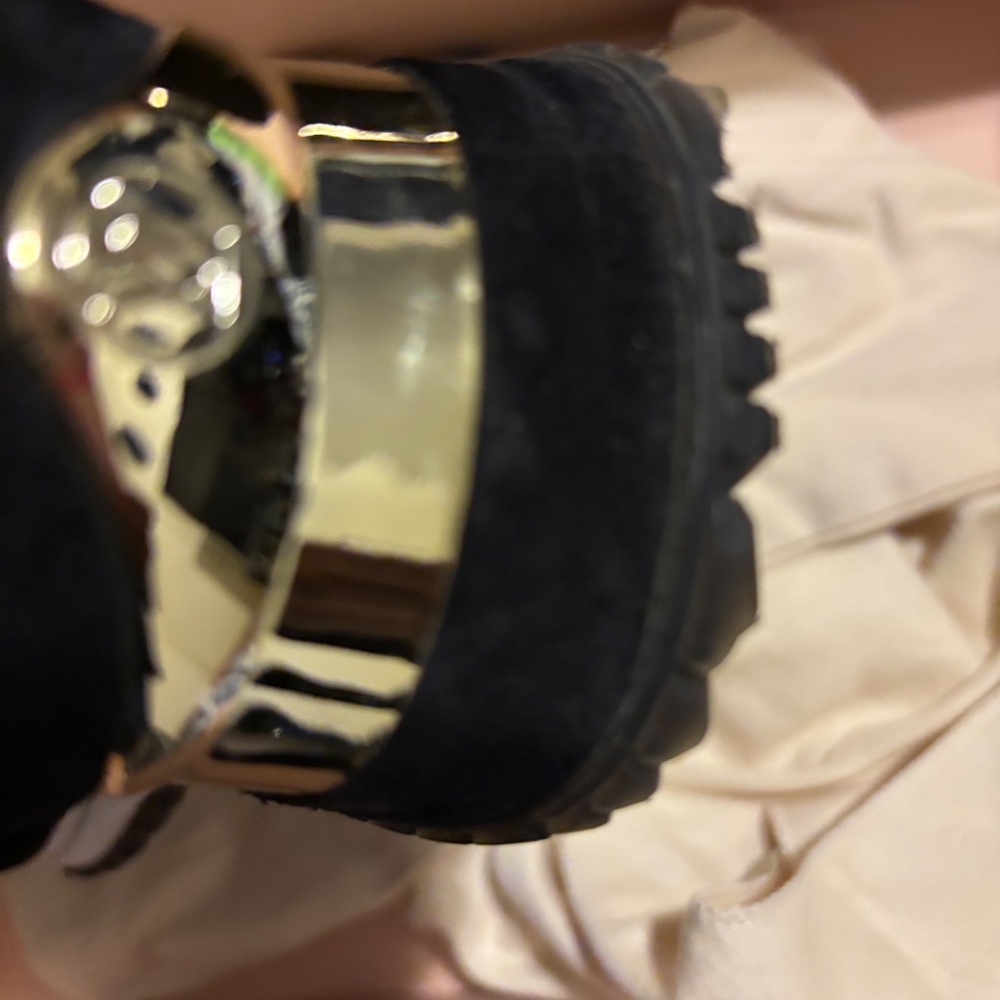 Louis Vuitton Run Away Sneaker - Picture 4 of 5